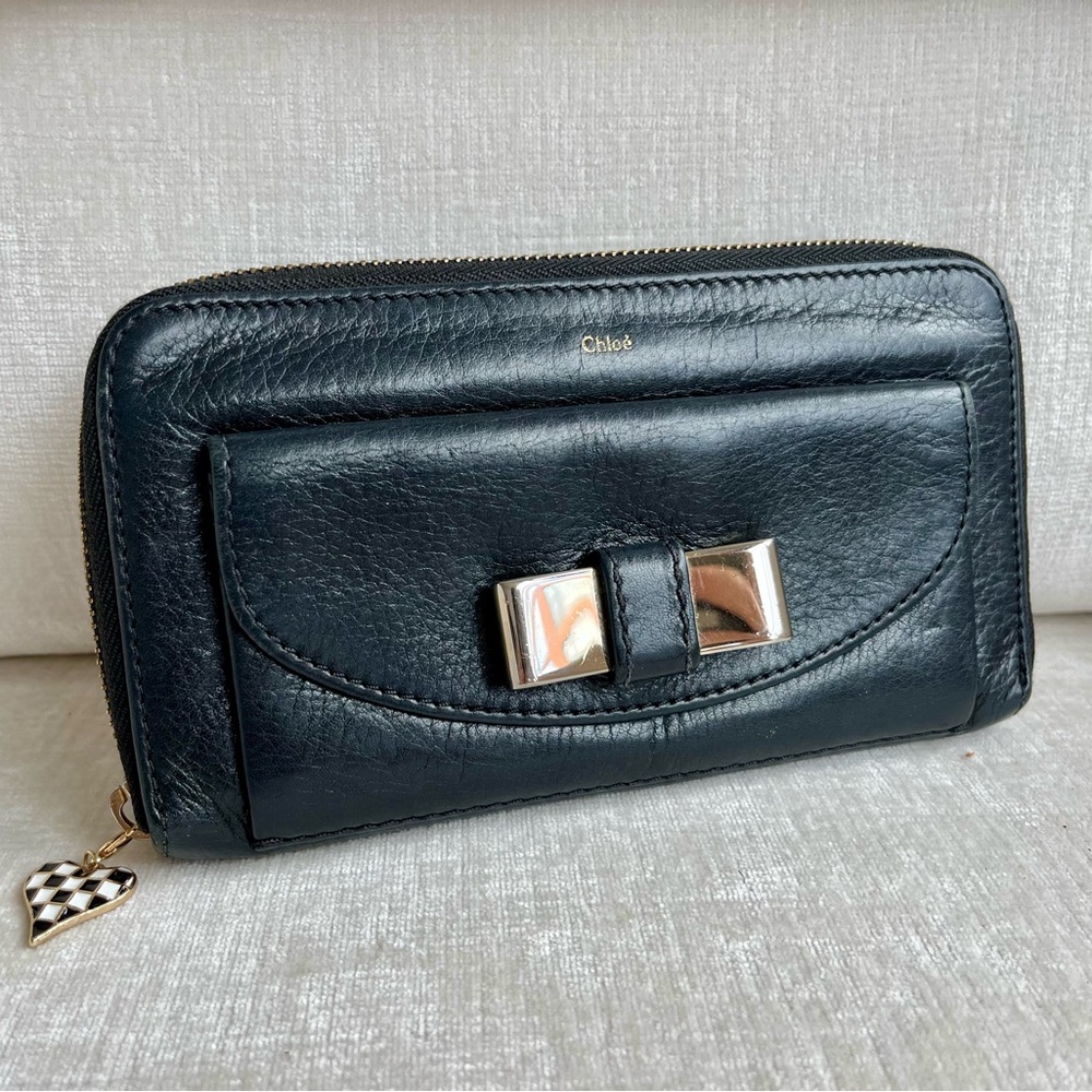 Chloe Black Pebbled Leather Silver Bow Hardware Zip Up Wallet